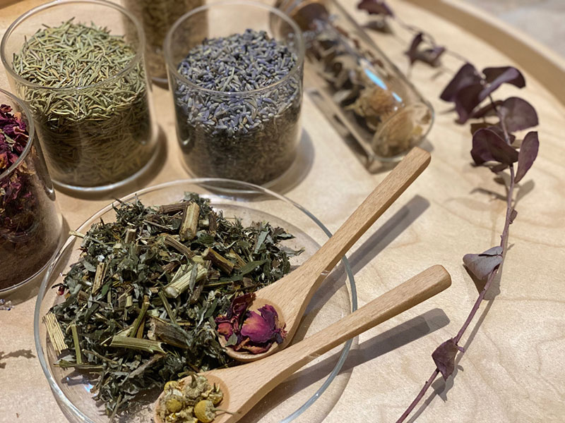 無農薬・無着色 山梨県産のよもぎを使用